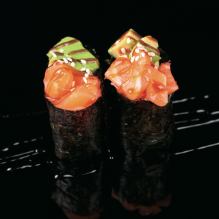 116-Gunkan De Salmón Y Aguacate (1 Ud.)