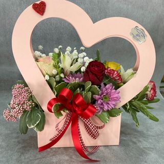 composizione in spugna di fiori freschi