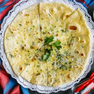 Хычини с Сулугуни и кинзой