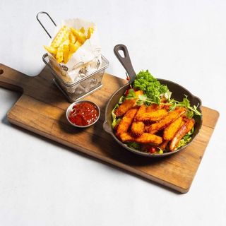 Panirani pileći prutići s pomfritom