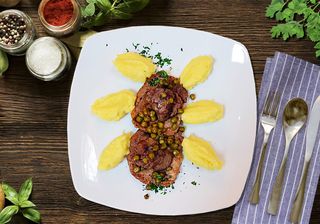 Steak de porc cu ficăţei de pasăre