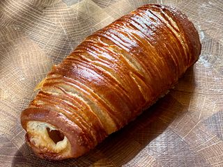 Сосиска в листовому тісті (130g)