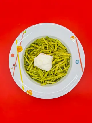 Trofie al pesto con burrata pugliese