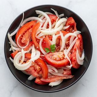 Ensalada De Tomate Con Pepino Y Cebolla
