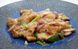 Manzo saltato con cipolla rossa e fagiolini