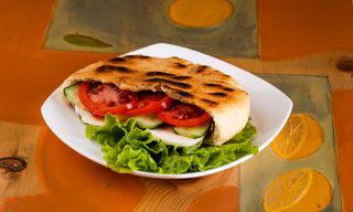 მჭადის სენდვიჩი ბეკონით