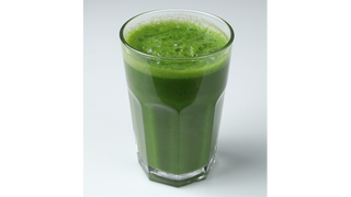 Sok z pietruszki świeżo wyciskany