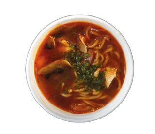 sopa de tom yam pollo