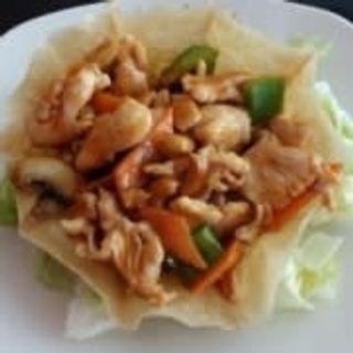 82. Pollo Con Salsa Gonbao Con Anacardos