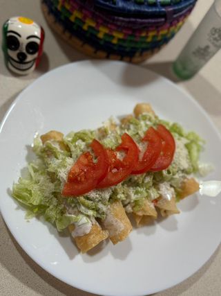 Tacos Fritos De Pollo (5 Uds.)