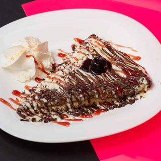 Palačinke Amarena višnja-trokut