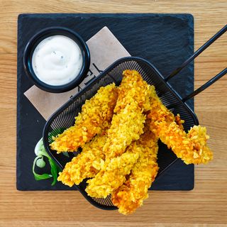 Пилешки пръчици с млечен сос﻿ (250г)