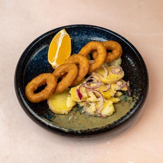 Kolutići lignji sa krompir salatom 400g