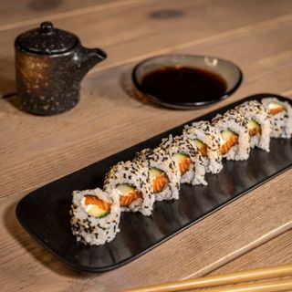 Sake Rolls (8 Uds.)