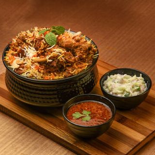 Assorted Meat Biryani - Medium Pack (650 ML) + 1 Drink