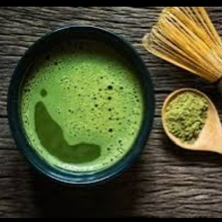 Te matcha con agua 