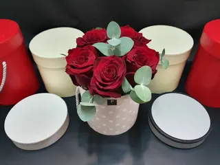 Flowerbox - MixBox sa 5 crvenih ruža