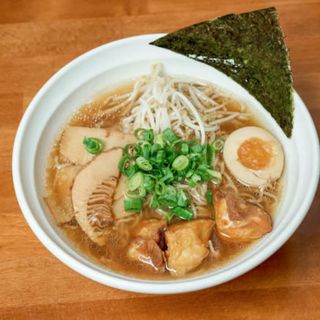 Ramen Shoyu con Pollo Frito