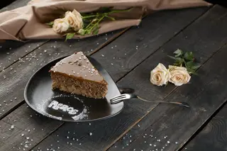 Prăjitură cu brânză și caramel sărat