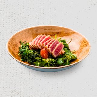 SALATĂ CU FILE DE TON ȘI SEMINȚE DE SUSAN