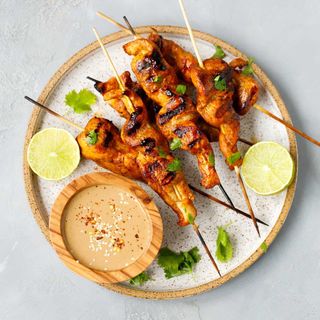 Pinchitos De Pollo Con Salsa Cacahuetes (4 Uds.)