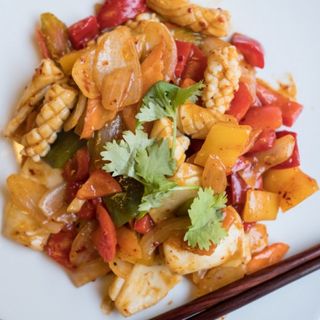 Calamar in sos picant 