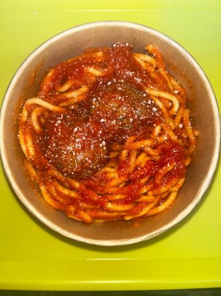 Spaghettoni con polpette al sugo