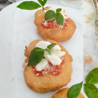 Le Montanare Con Crema De Trufa Negra Y Caciocavallo