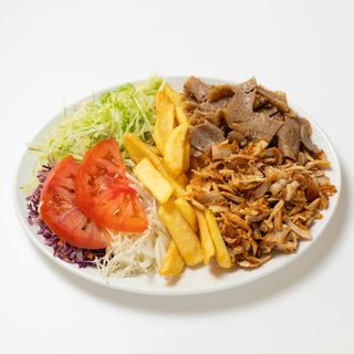 Plato Kebab Con Patatas Y Ensalada