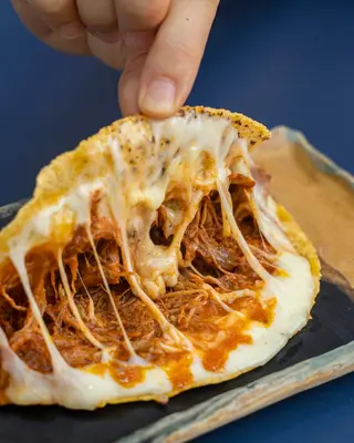 Quesadilla de Queso con Cochinita Pibil