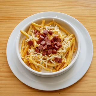 Patatas con salchicha