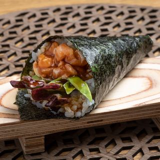 Temaki de tartar de salmón