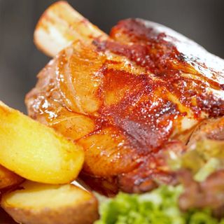 Codillo de cerdo al horno