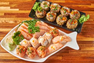 Hot Roll de Salmão e Combinado de Salmão Braseado 16 peças