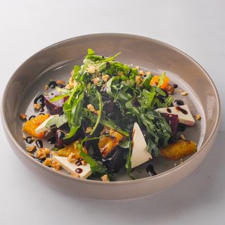 Салат со свеклой и рукколой