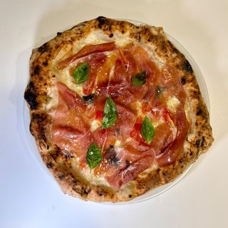 Pizza filetto con crudo