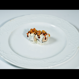 827.uramaki de salmón cocido con cebolla(8 Uds)