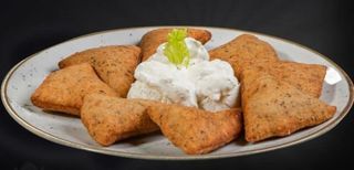 Heljdini jastučići sa sirom i kajmakom