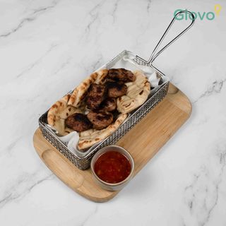 Кошничка със свински кебапчета и кюфтета