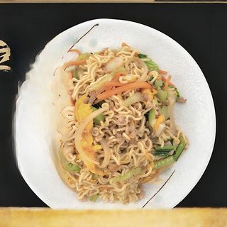 35. Ramen saltato con verdure