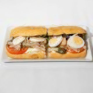 Vegetal (mix Lechugas, Tomate, Atún, Pepinillo, Espárragos, Huevo duro, Mahonesa)