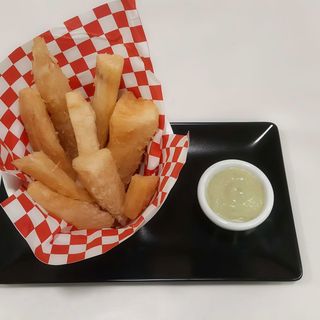 Palitos de yuca frita (6 uds.)