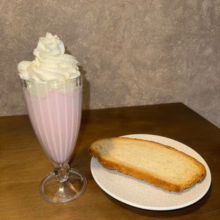 Desayuno De Batido Con Una Tostada