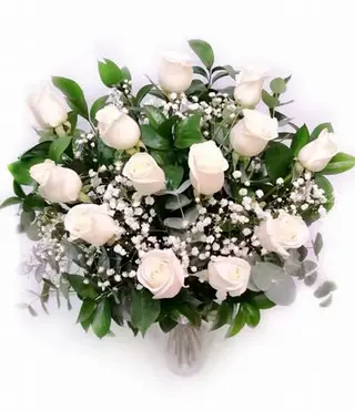 12 rosas blancas