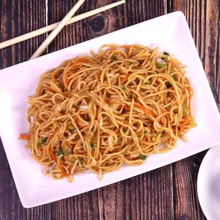 177. Пържени спагети със зеленчуци (850г)