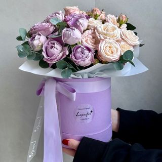 Коробочка з кущовою трояндою