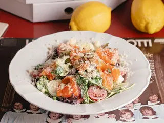Салат з лососем (220g)