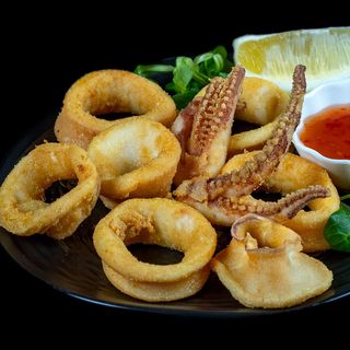 Калмари по гръцки с чили сос (250гр)