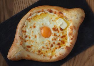 Khachapuri adjaruli