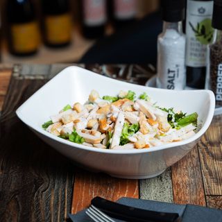 Insalata di rucola, pere, grana e noci